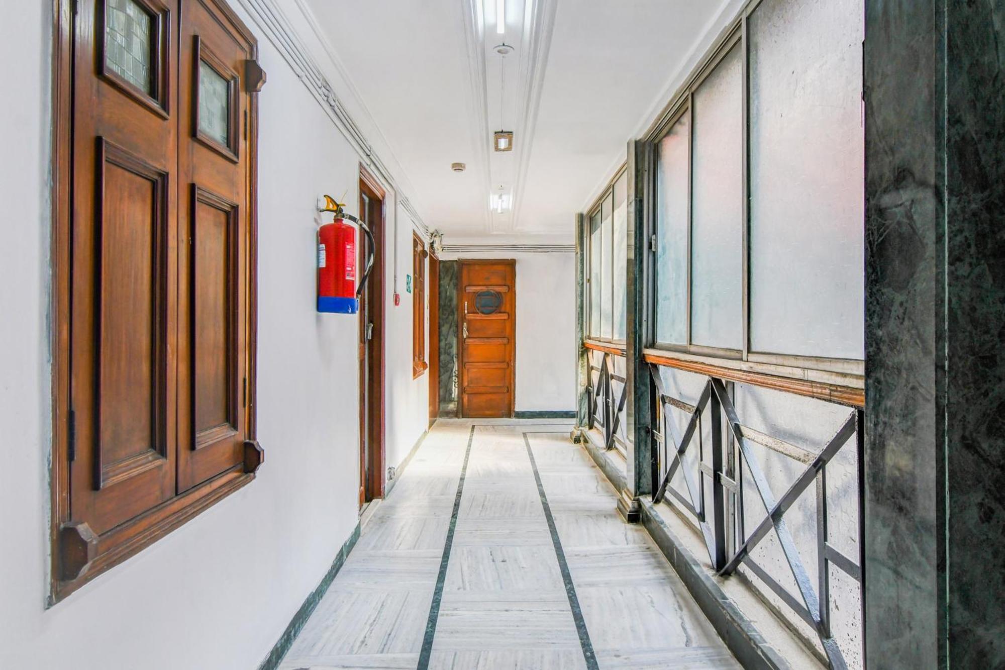 Super Hotel O Lenin Sarani Kolkata Bagian luar foto