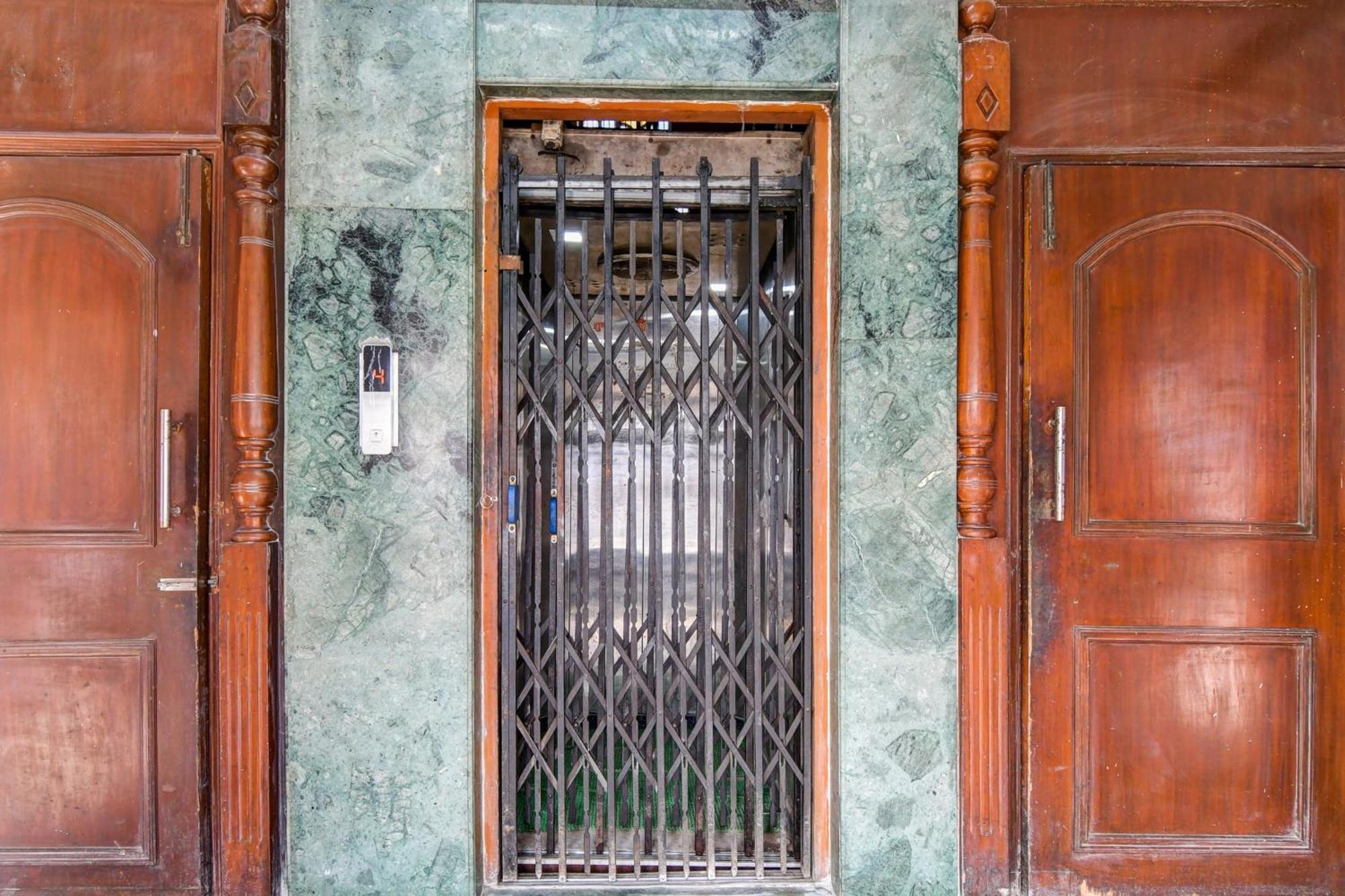 Super Hotel O Lenin Sarani Kolkata Bagian luar foto